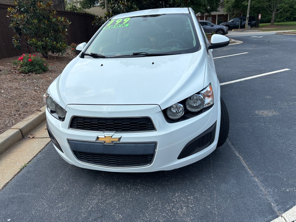 2016 Chevrolet Sonic LT - Photo 2